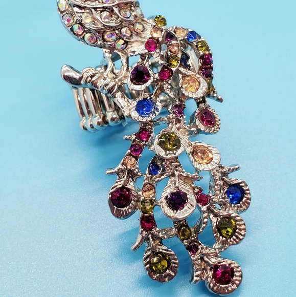 Peacock multicolor rhinestone encusted silvertone stretchy cocktail ring - Picture 3 of 6